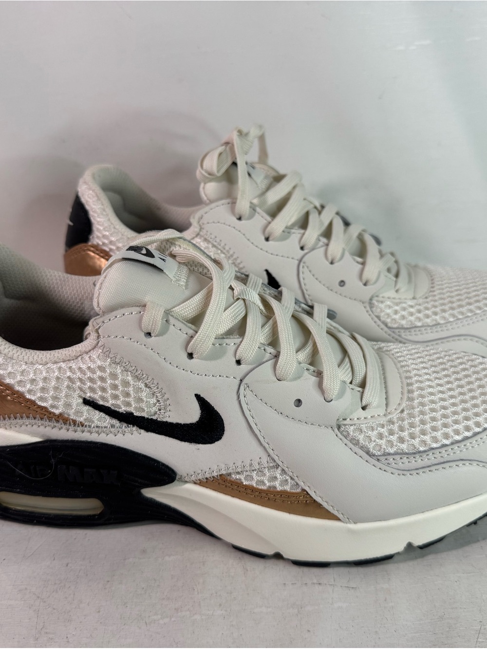 Nike Air Max Excee Women’s Size 7.5 White Black Metallic Gold Sneakers Running